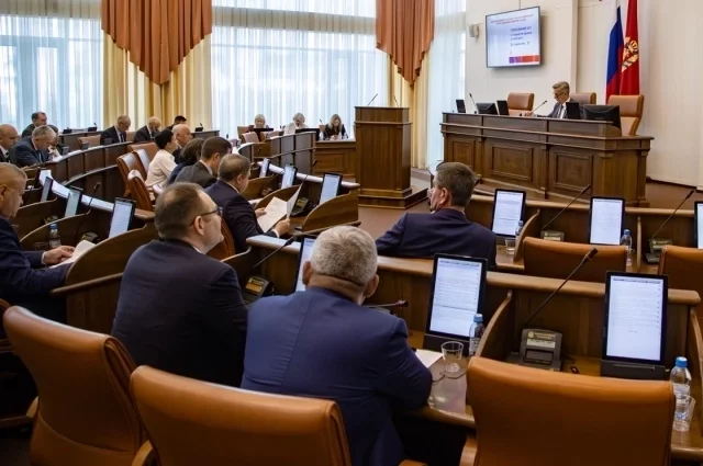 Чтобы узнать мнения людей, депутаты краевого парламента до второго чтения работали в своих округах.