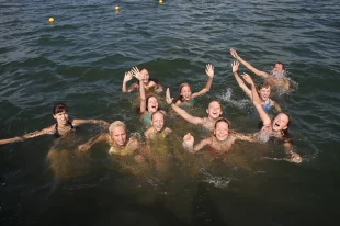 Путёвка в лагерь на море стоит от 60 тыс. руб., в пределах области – от 28 тыс. руб.
