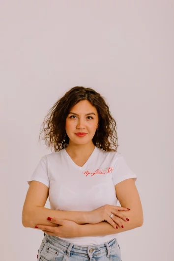 7. Екатерина Хамитова, 36 лет. Целитель, энергопрактик. Её миссия — пробуждать, исцелять и возвращать к жизни, освобождая людей от страдания и напоминая им о свете внутри. Её девиз: «Внутри нас уже есть всё. Нужно только вспомнить». 