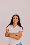 9. Александра Иштунова, 39 лет. Предприниматель, занимается торговлей на маркетплейсах. Судья рыболовного спорта Российской Федерации. О рыбалке знает всё. Фанат хоккейного клуба. Любит путешествовать. Верит в закон притяжения: «Всё, что находится в голове, уже в Ваших руках!». Хочет заняться благотворительностью.