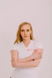 4. Яна Суркова. Мама троих очаровательных детей. Начинающая бизнесвумен и настоящий источник вдохновения. Для неё жизнь — это бесконечный танец между семьёй, карьерой и увлечениями, где каждая секунда приносит радость и удовлетворение. Она убеждена, что счастливые мамы создают счастливых детей.