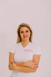 3. Елена Васильева. У неё двое прекрасных детей. Профессиональный риэлтор, который создаёт сделки с точностью дирижёра. Горит своим делом и любит помогать людям. В свободное время играет на барабанах — в её жизни всегда есть свой ритм.