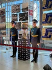 Кубок Гагарина стоял в фойе во время перерывов. Все желающие могли на него посмотреть. 