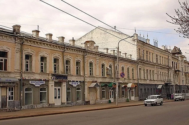 Здание бывшего «Эрмитажа» и Видинеевский дом. Начало 2000-х.