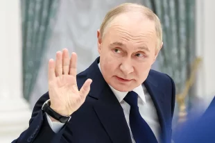 26 мая 2025. Президент РФ Владимир Путин во время встречи с представителями российских деловых кругов.