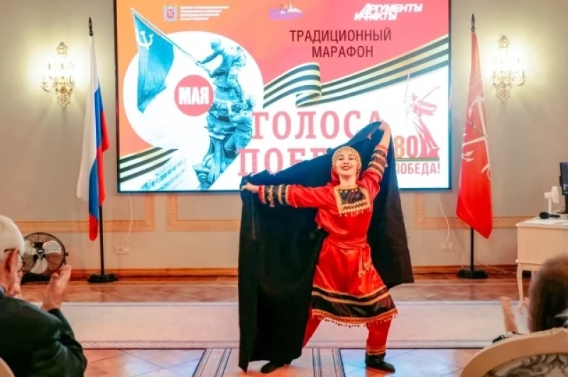 Зарина Бешехоева, солистка Народного хореографического ансамбля при Представительстве Республики Дагестан в Санкт-Петербурге «Имамат» исполнила аварский танец «Чёрная бурка».