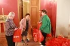 Гости получили памятные подарки.