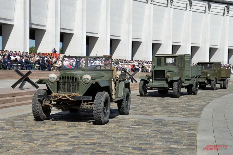 В шествии принимала участие военная техника.