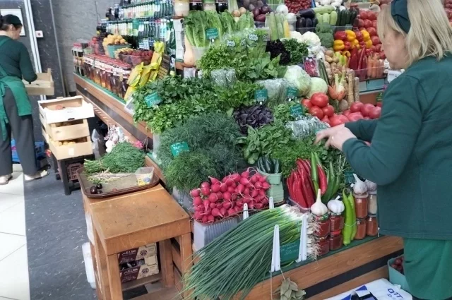 Летом овощи значительно дешевеют.