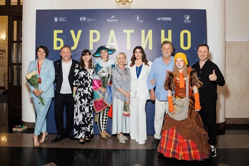 Композитор Алексей Рыбников и певица Жасмин на премьере спектакля «Буратино и золотой ключик».