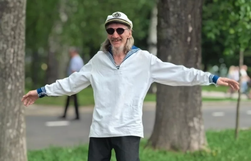 Многие танцевали прямо на тротуарах.
