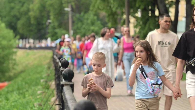 Атмосфера праздника была на каждой улице.