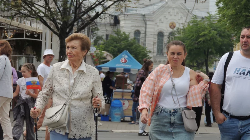 Все улицы оказались заполнены людьми.
