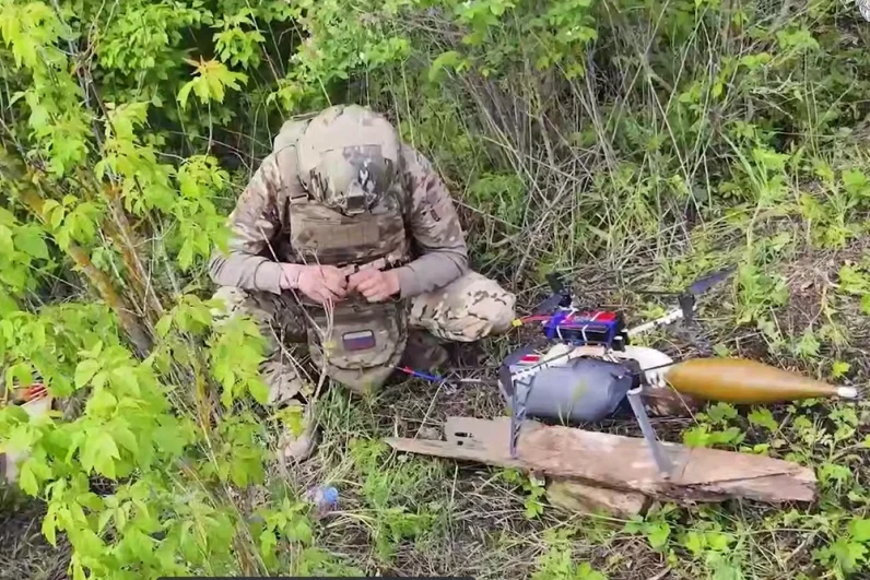 Сбор FPV-дрона на оптоволокне.