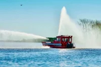 Моторно-насосная установка катера выдаёт 60 л воды в се- кунду.