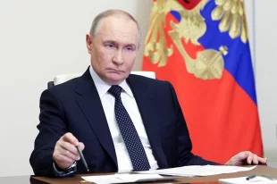 4 июня 2025. Президент РФ Владимир Путин по видеосвязи проводит совещание с членами правительства РФ.