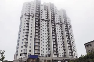 Девушка сорвалась с 15 этажа.