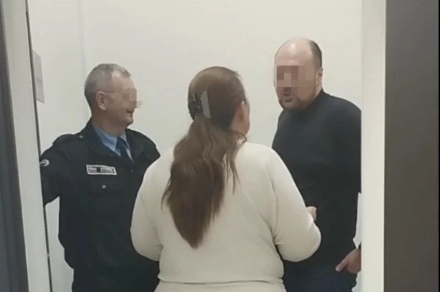Один из эпизодов конфликта в минкульте в ноябре 2024-го: секретарь и охранник спорят с Ильёй Шавриным, пытающимся попасть в приёмную к министру