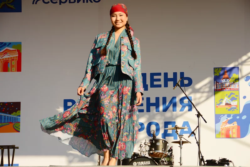 Образы этого бренда представлены в одной цветовой гамме.