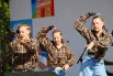 Юные танцовщицы зажигали под сочный бит.