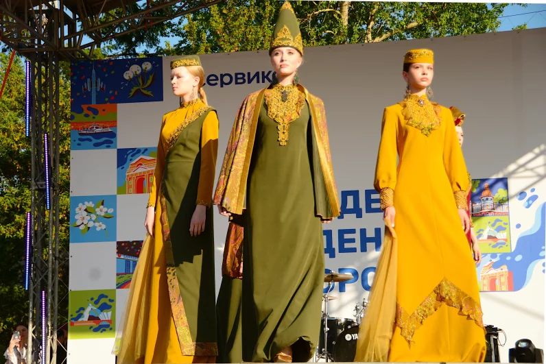 Модели в образах от дизайнера из Казани.