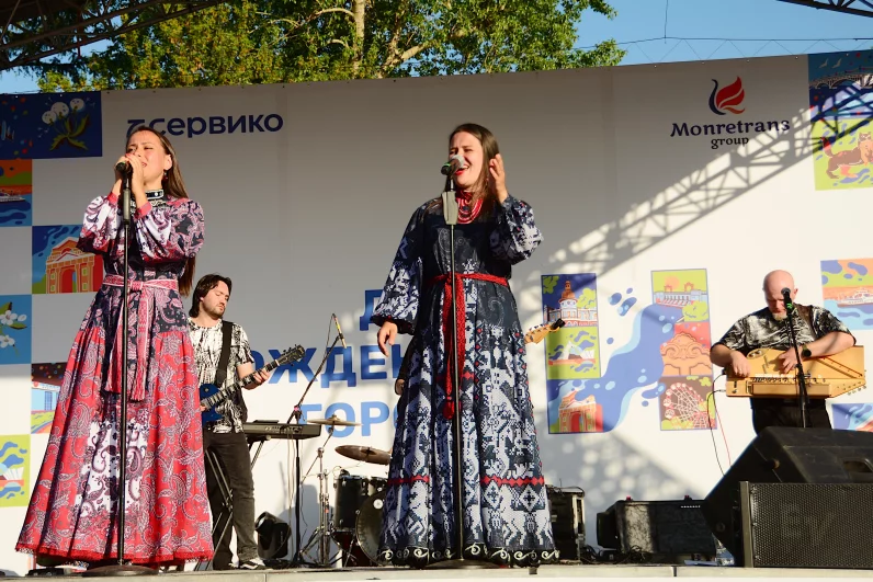 Закрыла показ этно-группа из Москвы «Тёрн».