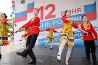 Концерт в честь Дня России в Иркутске собирает много зрителей. 