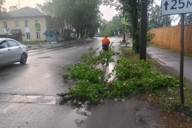 Ночью в Сыктывкаре уже бушевала стихия. 