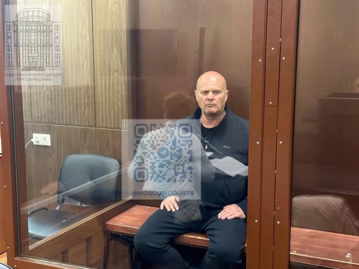 Следствие ходатайствует о заключении под стражу.