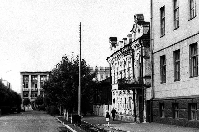 Ул. Советская. Справа - гостиница Пунтакова. 60-е годы ХХ в. 