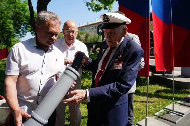 Вскроют капсулу времени в 2075 году, когда будут отмечать 130-летие Победы в Великой Отечественной войне. 