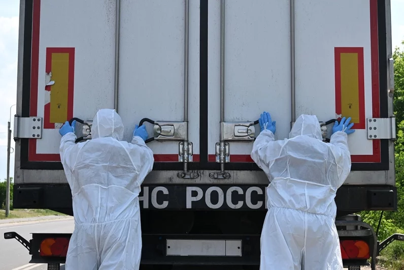 Рефрижератор с телами погибших украинских военнослужащих в Брянской области.