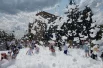 На набережной Суры у монумента «Росток» для детей устроили пенную дискотеку.