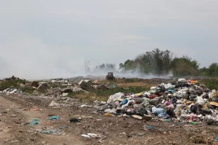 Мусорные полигоны представляют серьёзную пожарную опасность.