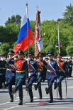 Вынос знамени - важная часть церемонии.