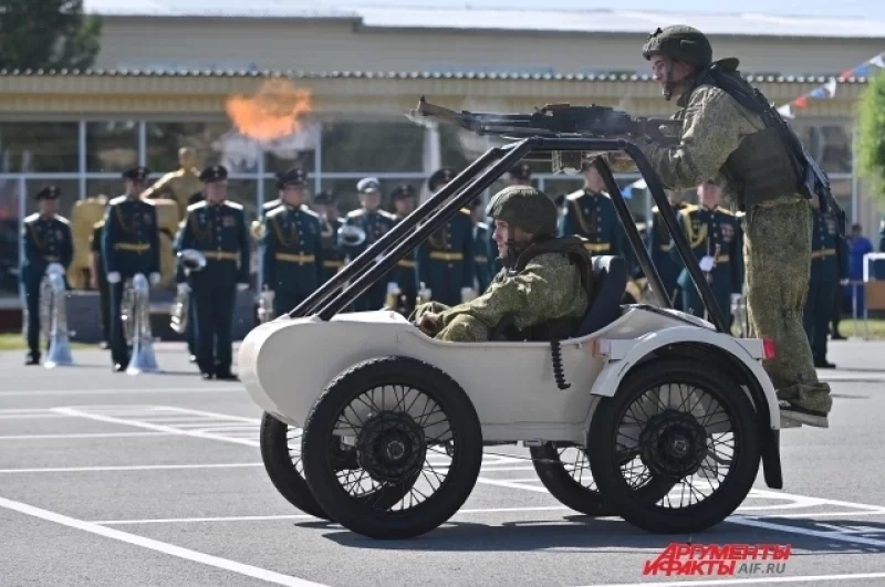 Прошли показательные выступления с техникой.