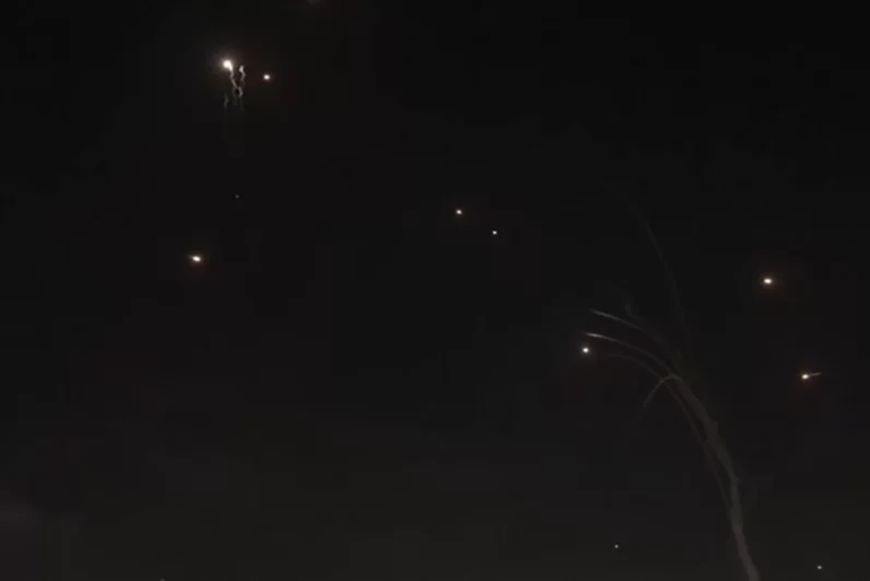 Ракетно-бомбовые удары по столице Израиля.