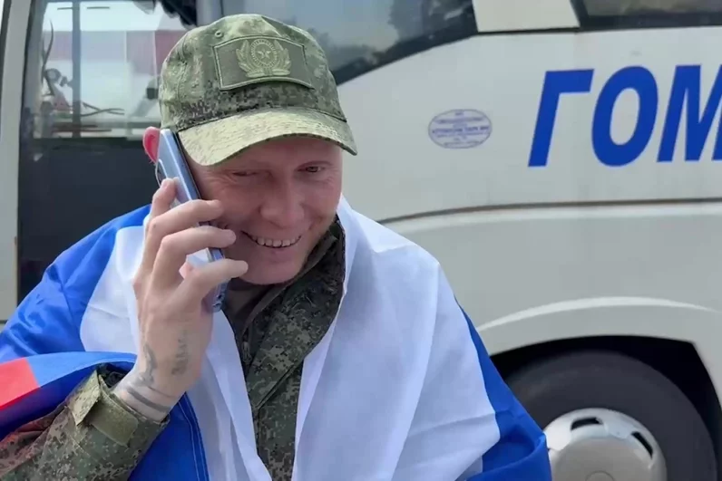  Вернувшиеся из украинского плена бойцы ВС РФ позвонили своим близким.