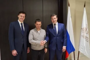 На фото - Виктор Ганчаренко (в центре) на встрече с нижегородским губернатором Глебом Никитиным (крайний справа) и главой Центра управления и развития спорта региона Максимом Гафуровым.