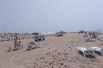 По побережью ездят машины с громкоговорителями, по которым объявляют о запрете купания.