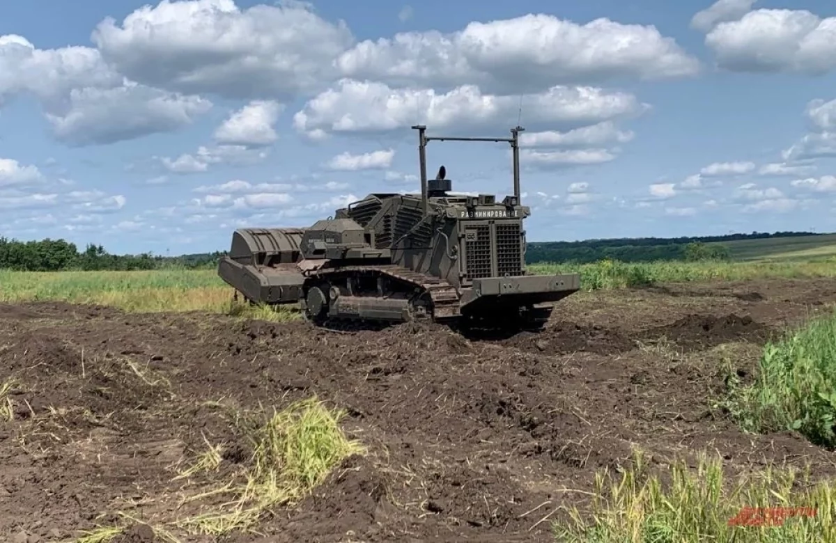Удачная охота «Сталкера». Робот чистит от мин поля в Курском приграничье