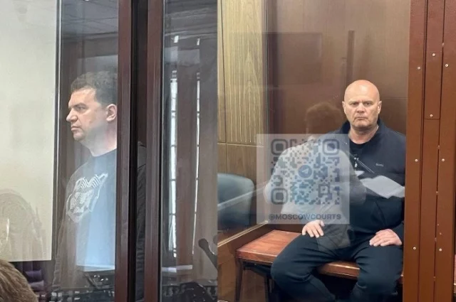 Одним из самых крупных задержанных чиновников смело можно назвать экс-мэра Красноярска Владислава Логинова (справа). Последним же (пока) крупным задержанным стал экс-министр здравоохранения Кузбасса Дмитрий Беглов (слева).