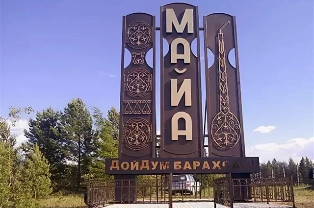 В селе проживает более 10 тысяч человек.