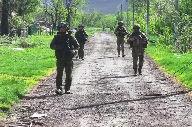 Военнослужащие ВС РФ.