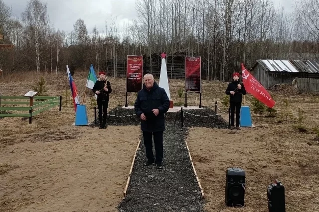 Николай Петухов хранит память деревни. 