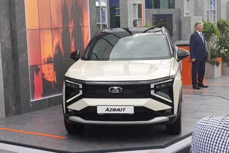 «АвтоВАЗ» представил на ПМЭФ 2025 автомобиль Azimut.