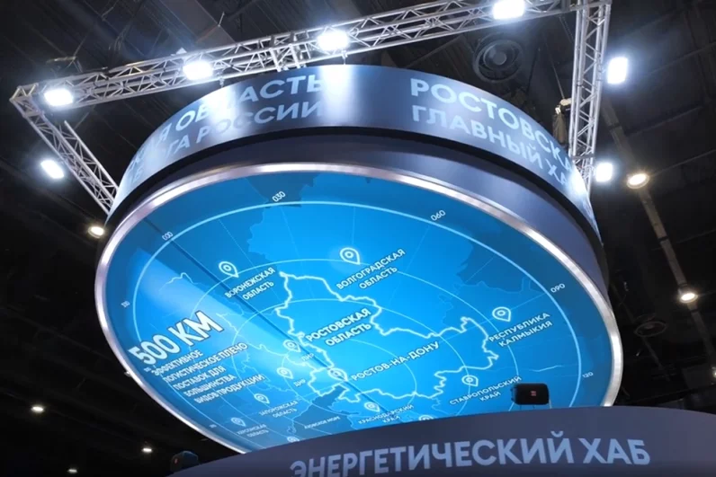 Инсталляция на форуме ПМЭФ 2025 в Санкт-Перербурге.