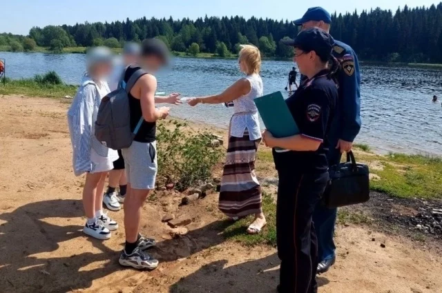 Не все отдыхающие помнят о правилах безопасности на воде