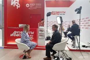 Официальный представитель МИД РФ Мария Захарова на стенде АиФ.ru