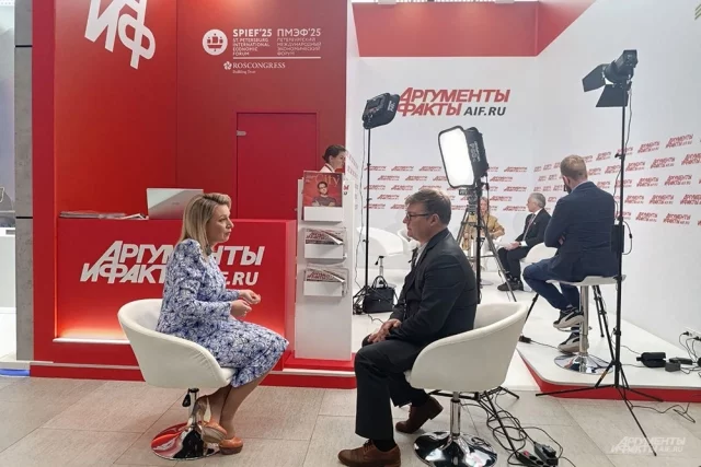 Официальный представитель МИД РФ Мария Захарова на стенде АиФ.ru